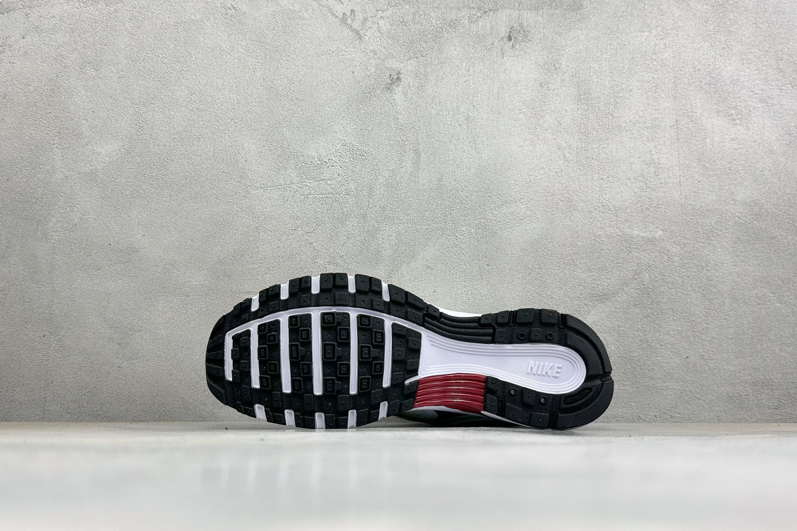 NIKE P-9000 复古休闲 耐克 低帮休闲城市通勤跑步鞋 货号: IZ4751-204 尺码: 36-45没半码 