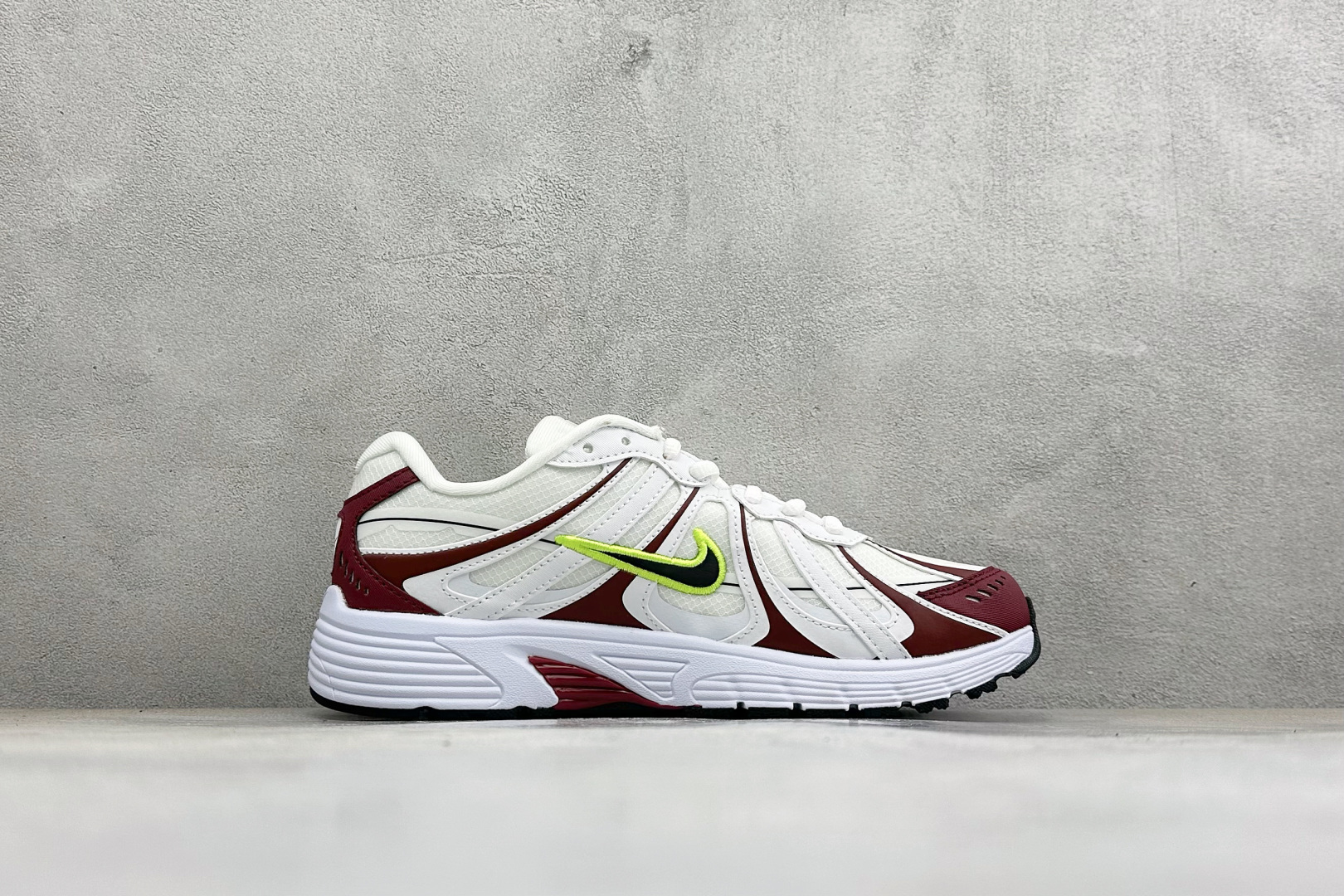 NIKE P-9000 复古休闲 耐克 低帮休闲城市通勤跑步鞋 货号: IZ4751-204 尺码: 36-45没半码 