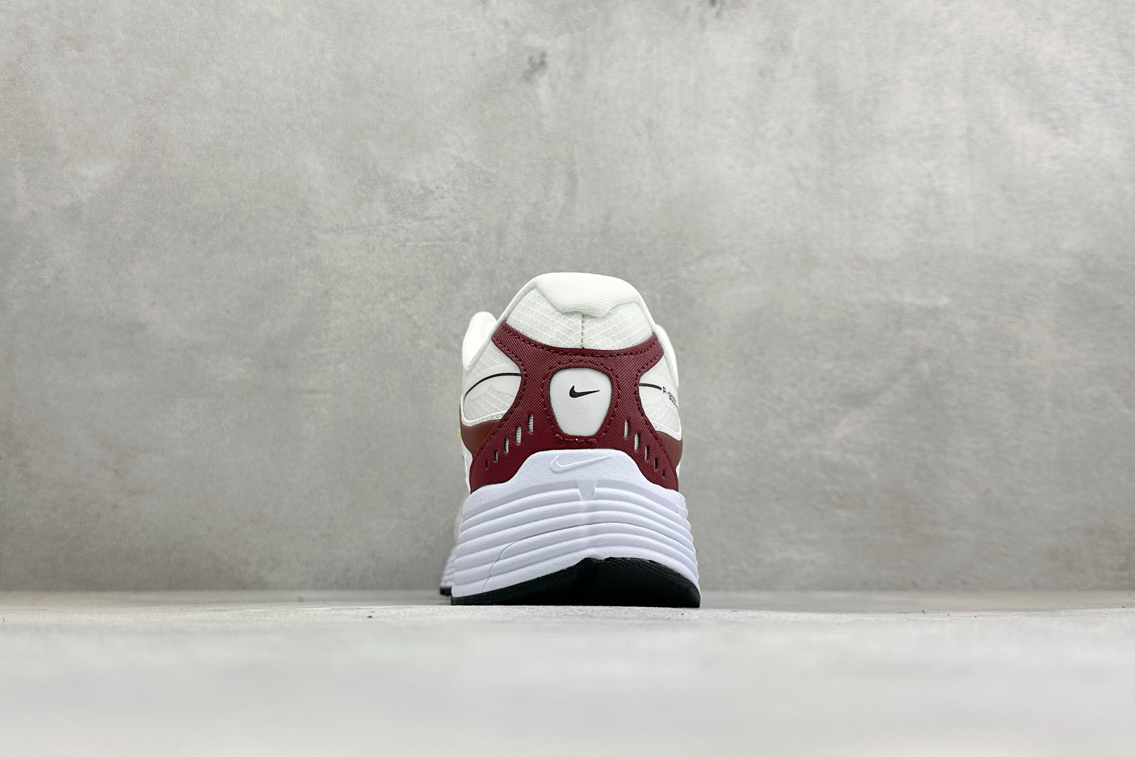 NIKE P-9000 复古休闲 耐克 低帮休闲城市通勤跑步鞋 货号: IZ4751-204 尺码: 36-45没半码 