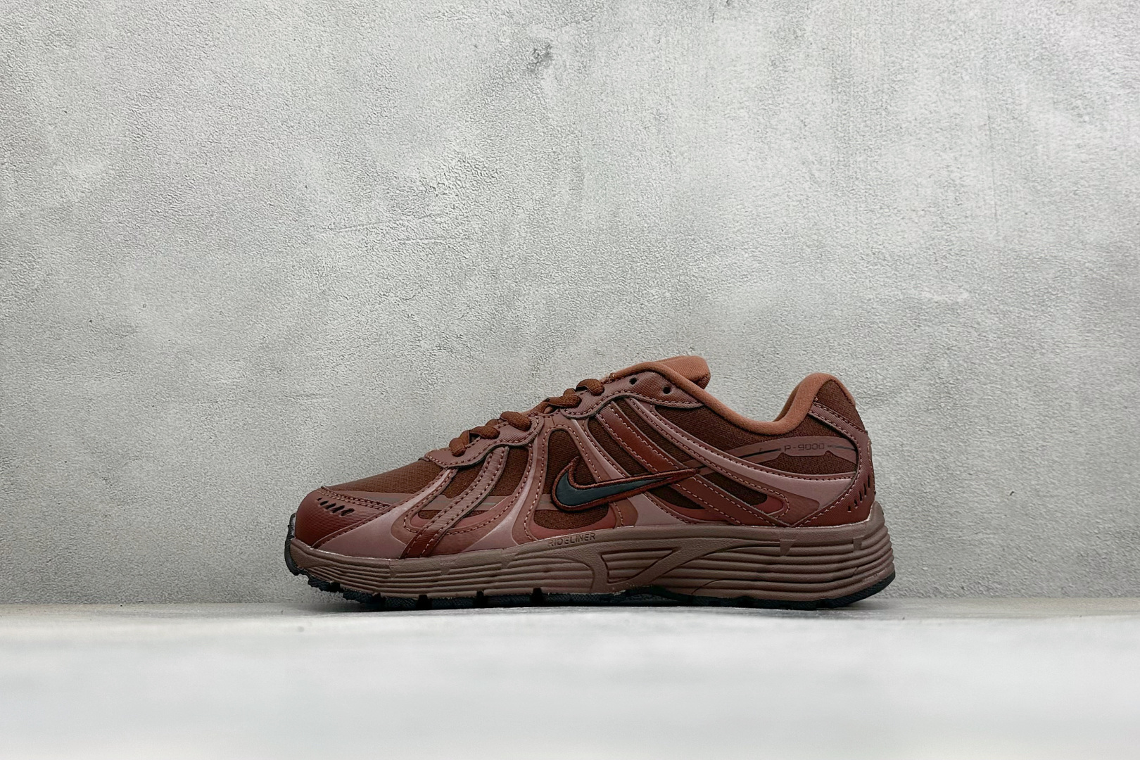 NIKE P-9000 复古休闲 耐克 低帮休闲城市通勤跑步鞋 货号: IZ4751-200 尺码: 36-45没半码 