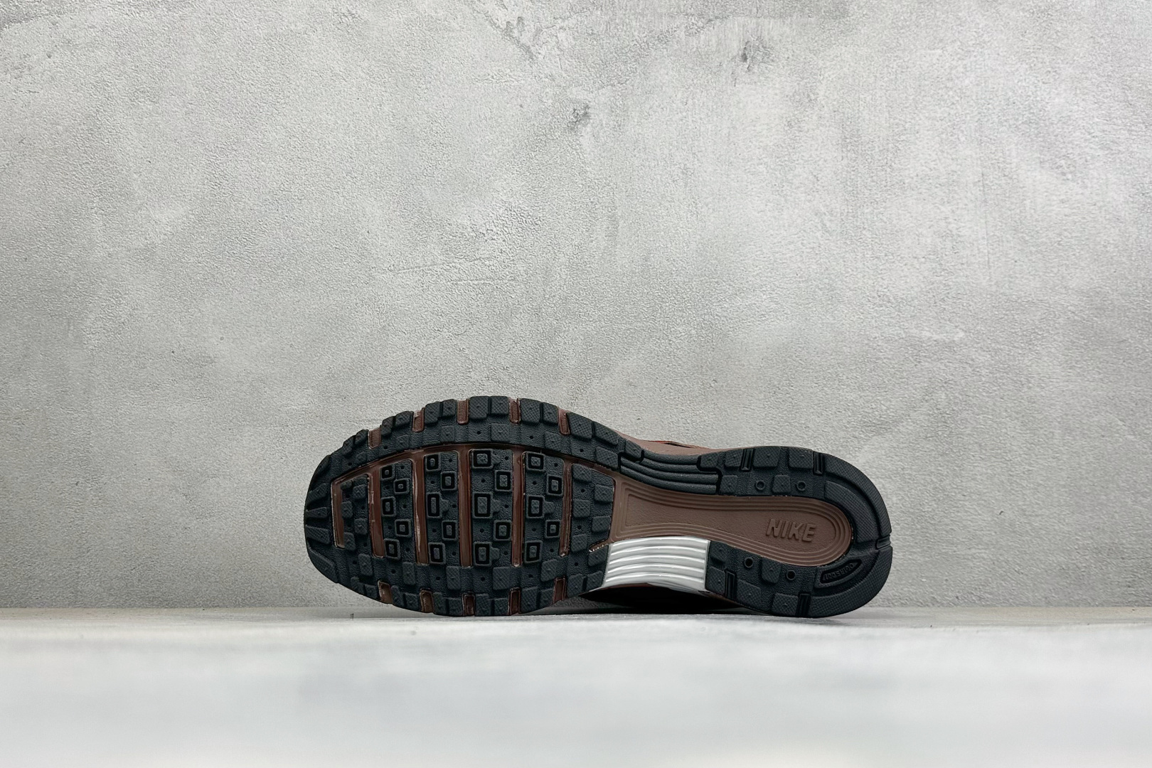 NIKE P-9000 复古休闲 耐克 低帮休闲城市通勤跑步鞋 货号: IZ4751-200 尺码: 36-45没半码 
