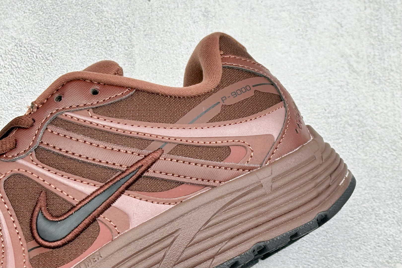 NIKE P-9000 复古休闲 耐克 低帮休闲城市通勤跑步鞋 货号: IZ4751-200 尺码: 36-45没半码 