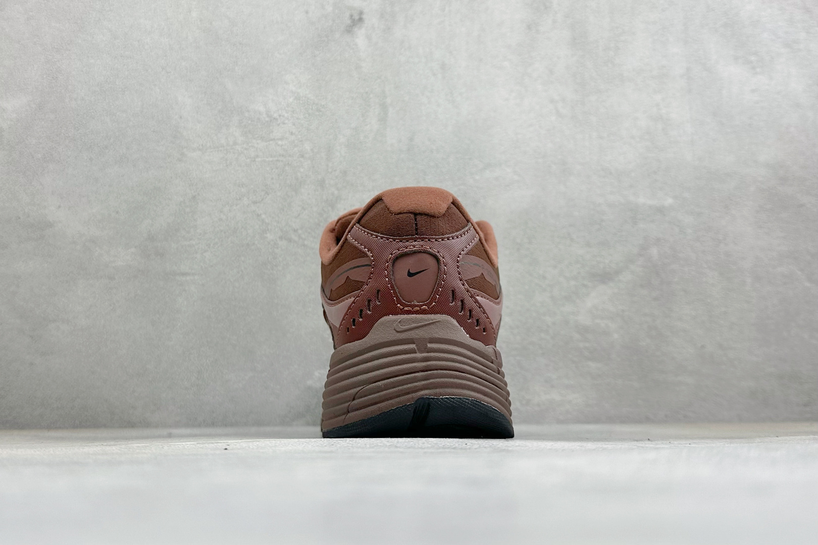 NIKE P-9000 复古休闲 耐克 低帮休闲城市通勤跑步鞋 货号: IZ4751-200 尺码: 36-45没半码 