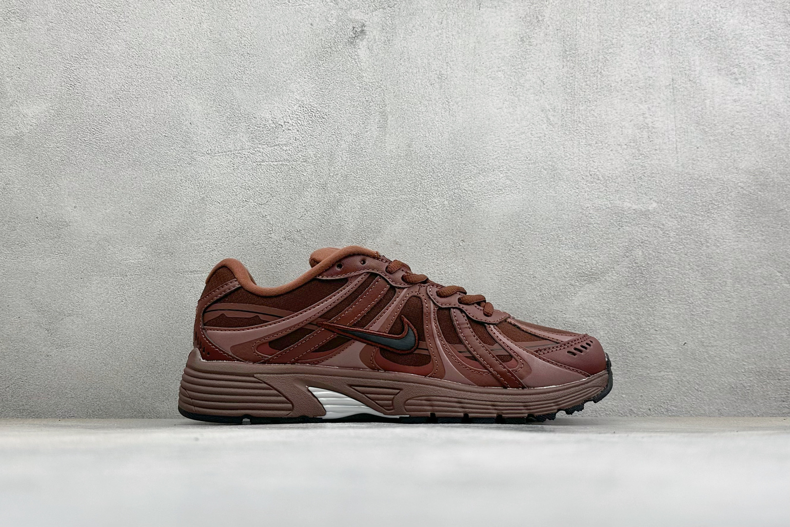 NIKE P-9000 复古休闲 耐克 低帮休闲城市通勤跑步鞋 货号: IZ4751-200 尺码: 36-45没半码 