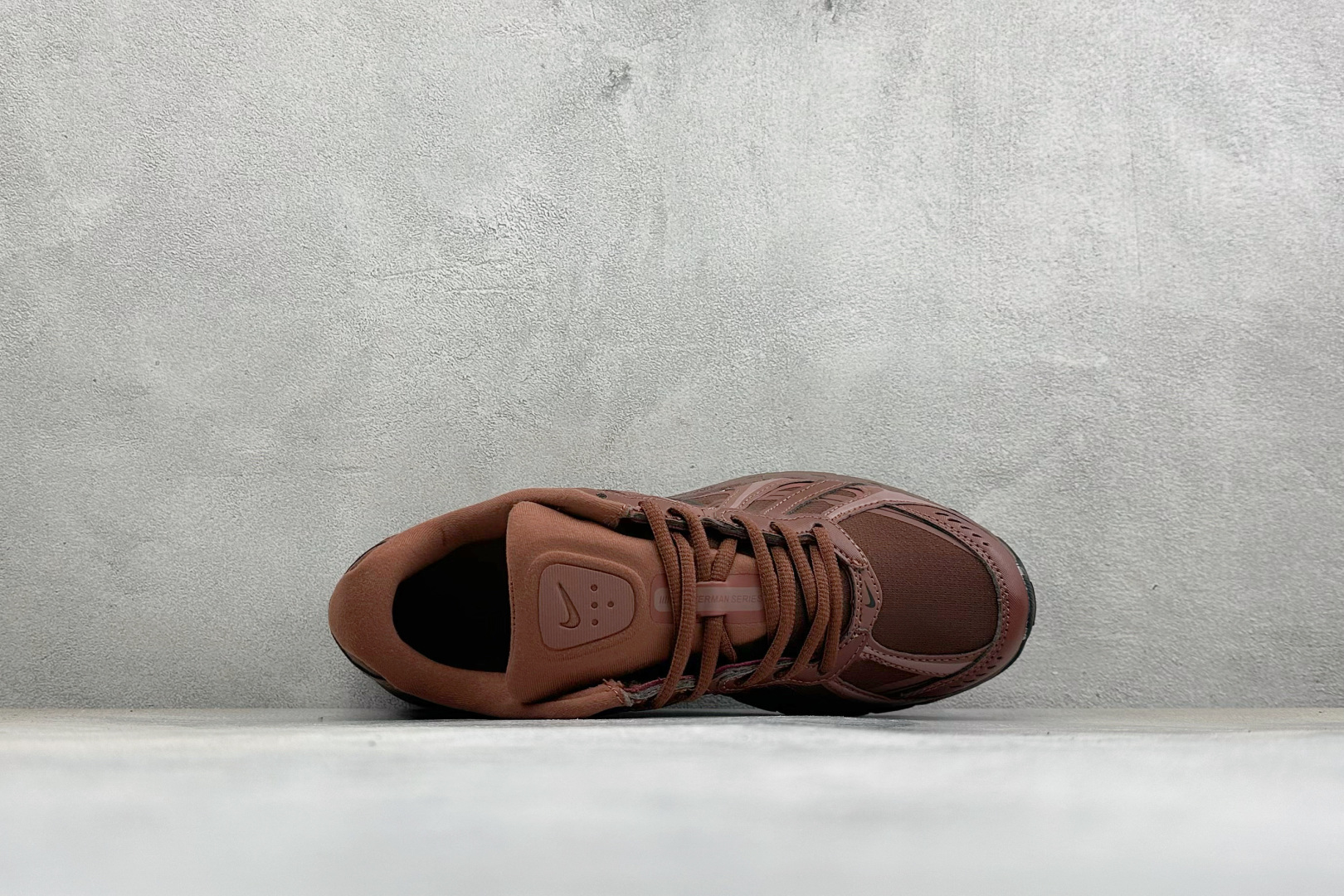NIKE P-9000 复古休闲 耐克 低帮休闲城市通勤跑步鞋 货号: IZ4751-200 尺码: 36-45没半码 
