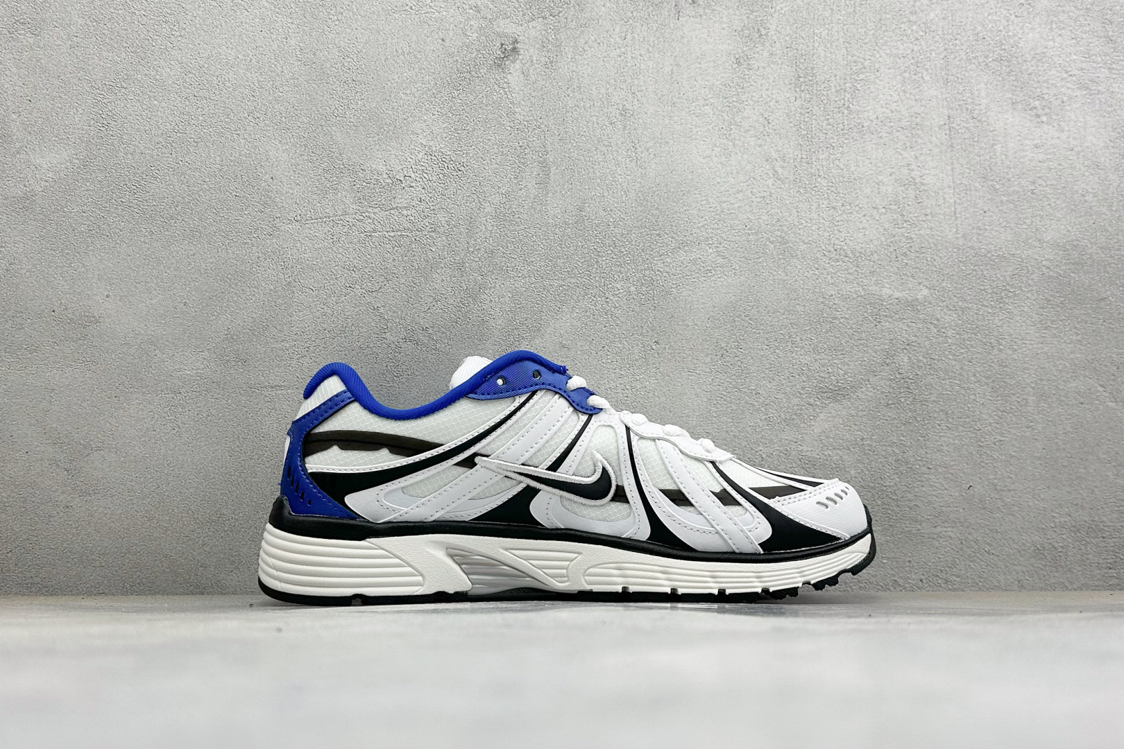 NIKE P-9000 复古休闲 耐克 低帮休闲城市通勤跑步鞋 货号: IZ4752-100 尺码: 36-45没半码 