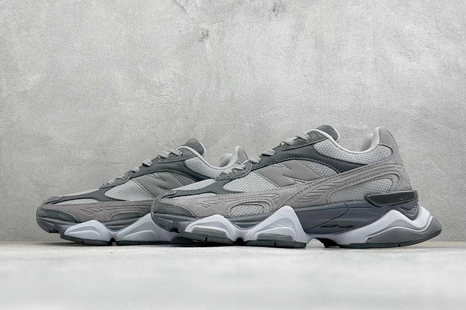 BF版New Balance 9060系列 新百伦 复古休闲运动慢跑鞋 鞋面大身由空间双格及磨砂鞋面拼接而生 采用大面积 BF版New Balance 9060系列 新百伦 复古休闲运动慢跑鞋 鞋面大身由空间双格及磨砂鞋面拼接而生 采用大面积