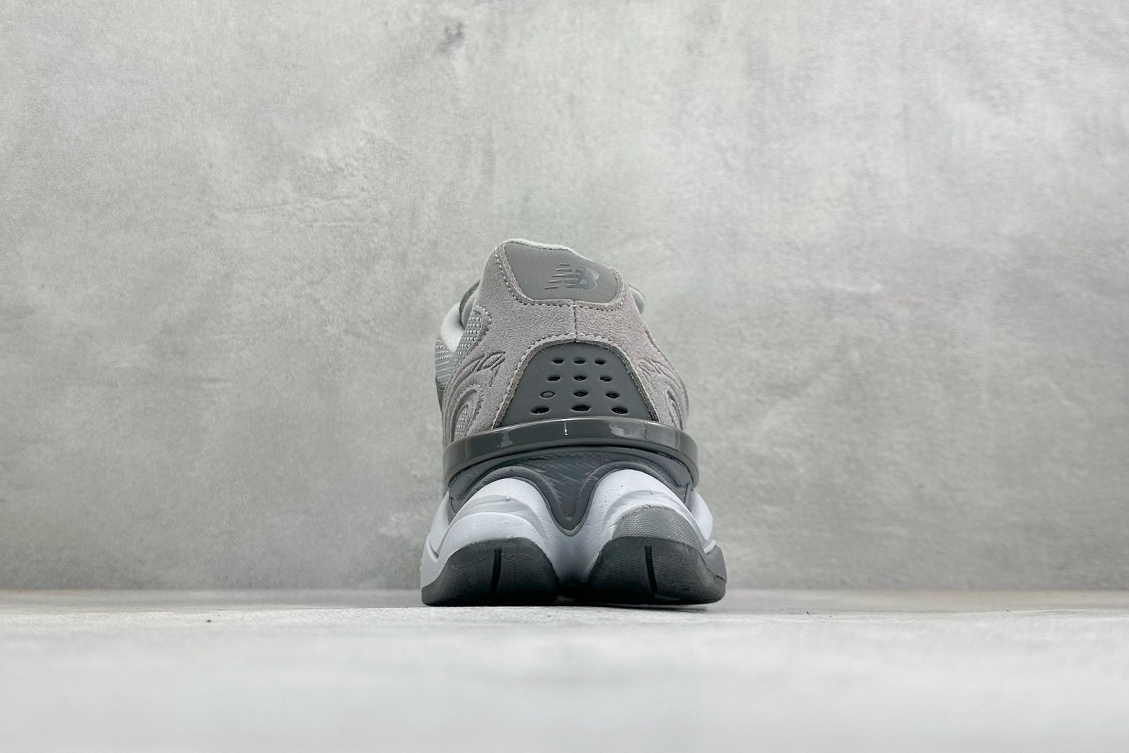BF版New Balance 9060系列 新百伦 复古休闲运动慢跑鞋 鞋面大身由空间双格及磨砂鞋面拼接而生 采用大面积 BF版New Balance 9060系列 新百伦 复古休闲运动慢跑鞋 鞋面大身由空间双格及磨砂鞋面拼接而生 采用大面积
