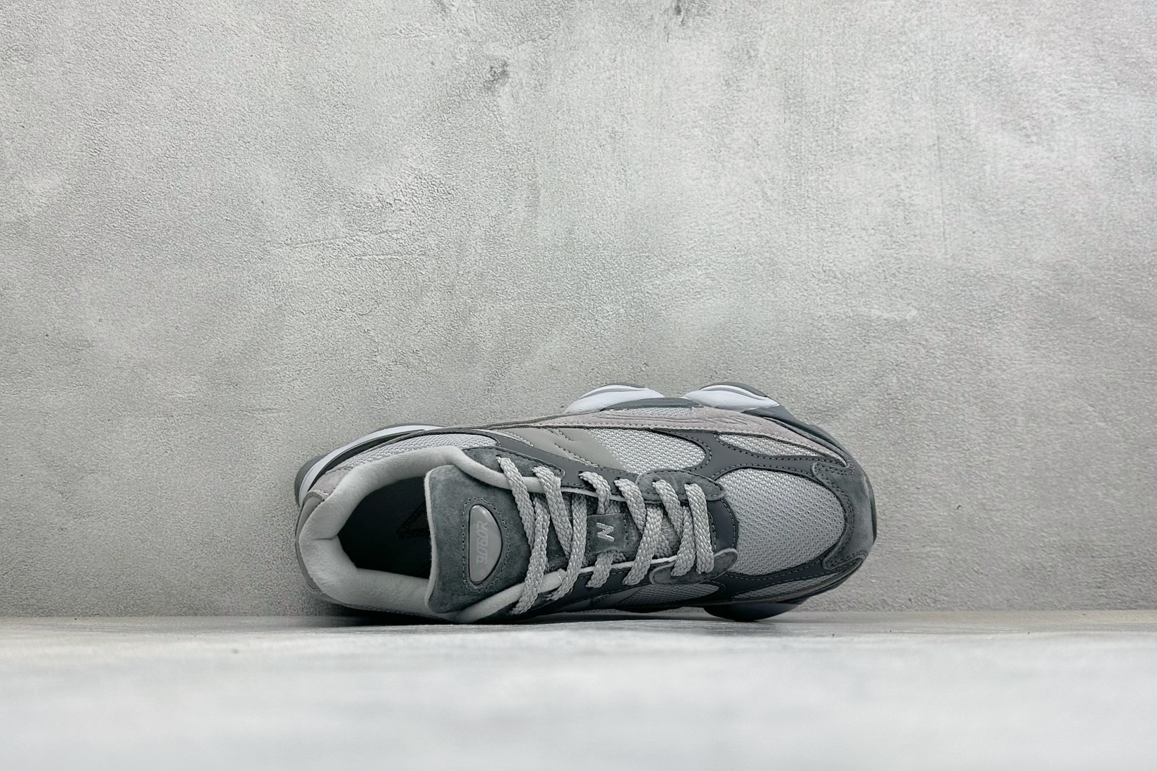 BF版New Balance 9060系列 新百伦 复古休闲运动慢跑鞋 鞋面大身由空间双格及磨砂鞋面拼接而生 采用大面积 BF版New Balance 9060系列 新百伦 复古休闲运动慢跑鞋 鞋面大身由空间双格及磨砂鞋面拼接而生 采用大面积
