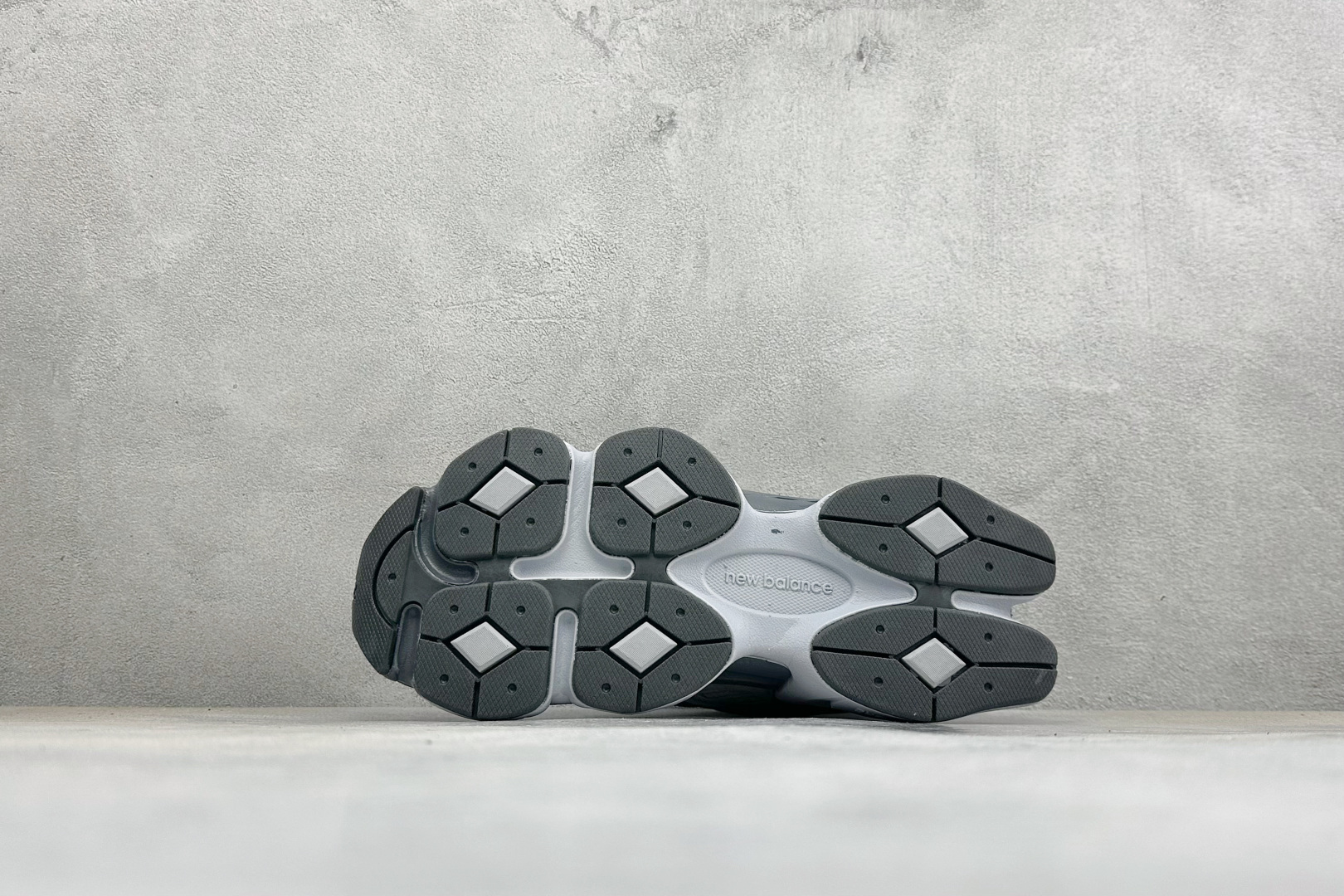 BF版New Balance 9060系列 新百伦 复古休闲运动慢跑鞋 鞋面大身由空间双格及磨砂鞋面拼接而生 采用大面积 BF版New Balance 9060系列 新百伦 复古休闲运动慢跑鞋 鞋面大身由空间双格及磨砂鞋面拼接而生 采用大面积