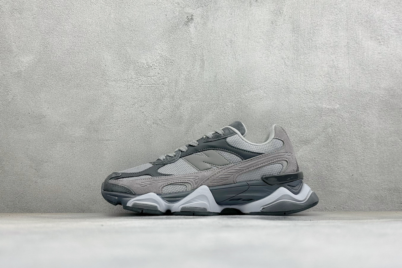 BF版New Balance 9060系列 新百伦 复古休闲运动慢跑鞋 鞋面大身由空间双格及磨砂鞋面拼接而生 采用大面积
