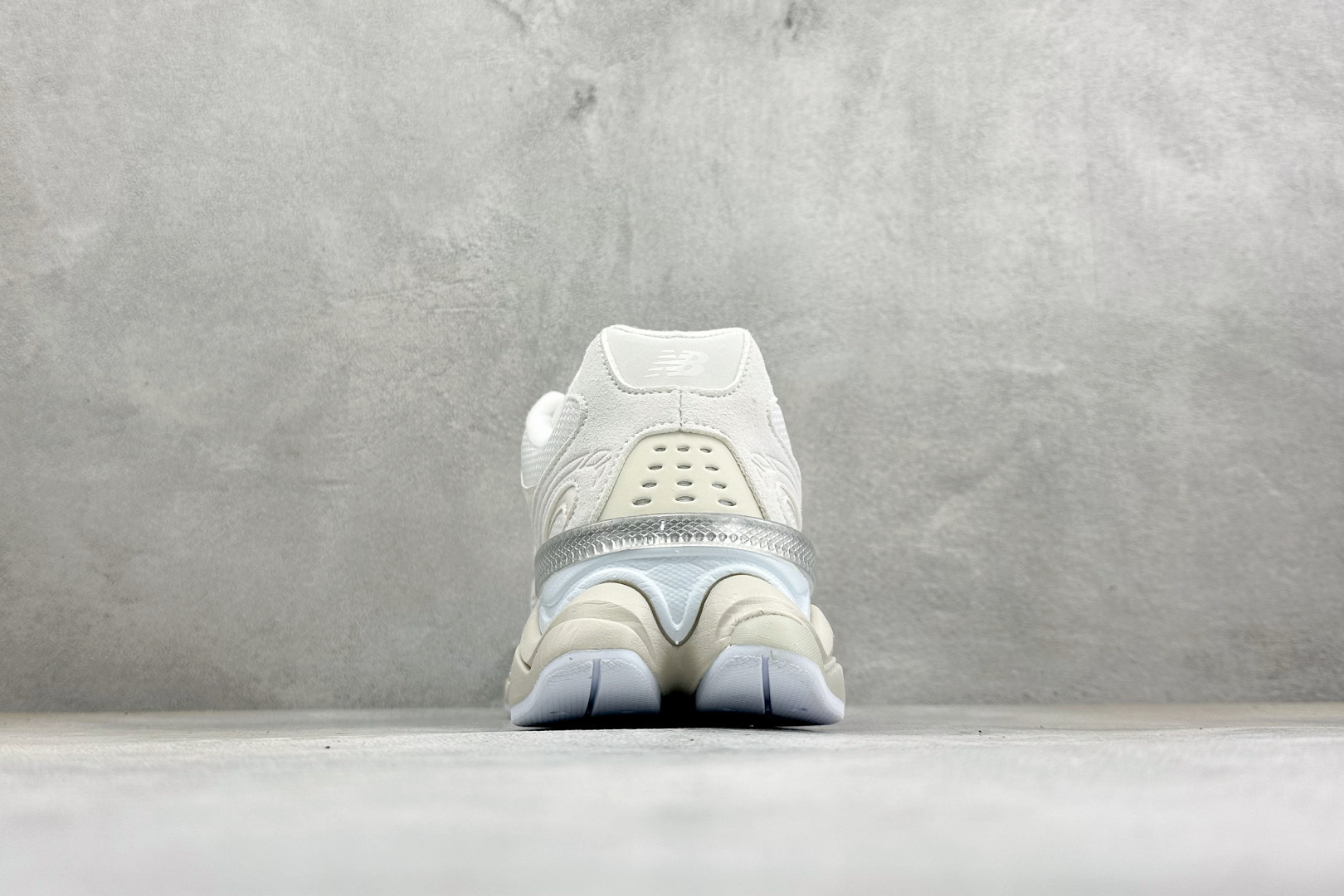 BF版New Balance 9060系列 新百伦 复古休闲运动慢跑鞋 鞋面大身由空间双格及磨砂鞋面拼接而生 采用大面积