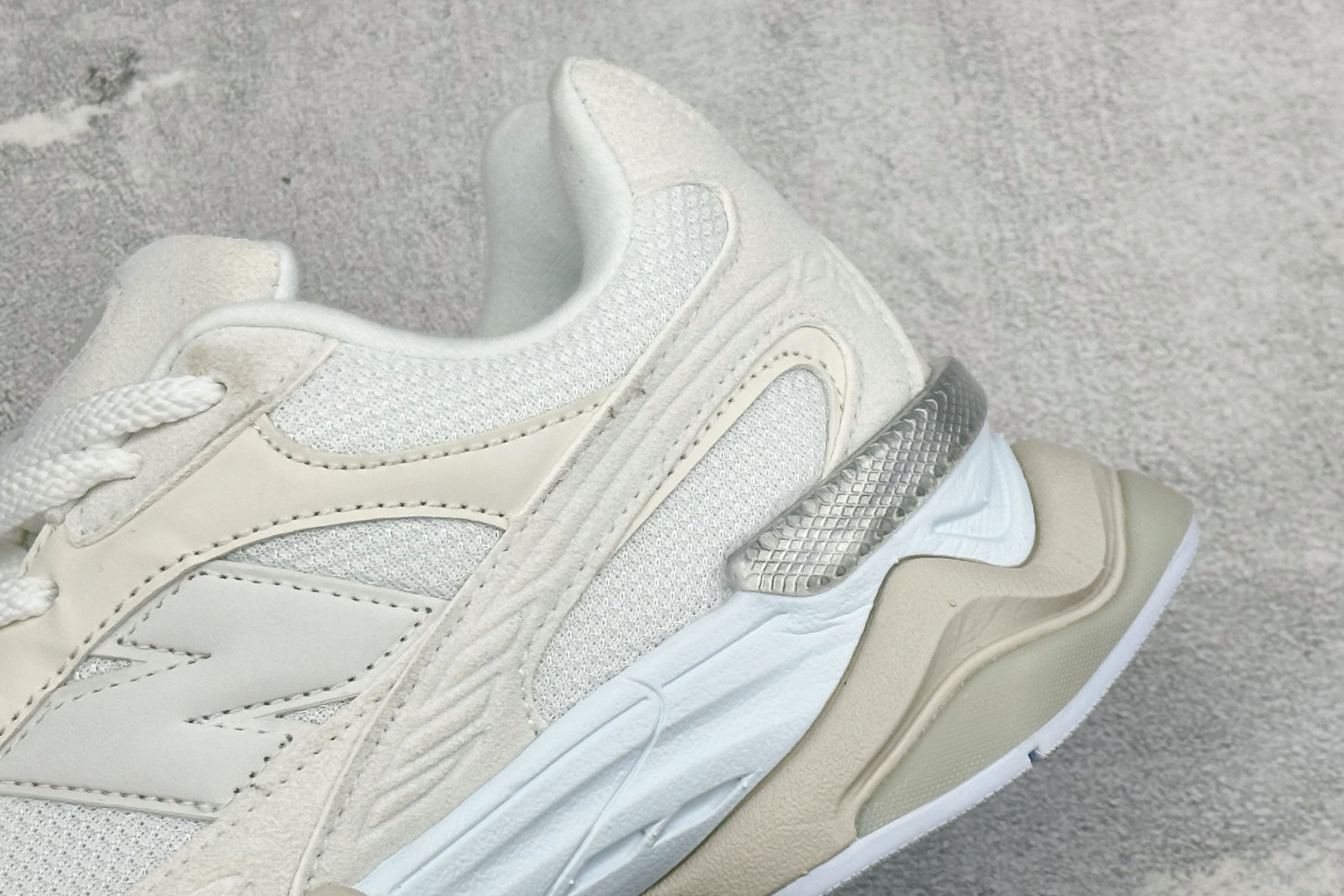 BF版New Balance 9060系列 新百伦 复古休闲运动慢跑鞋 鞋面大身由空间双格及磨砂鞋面拼接而生 采用大面积