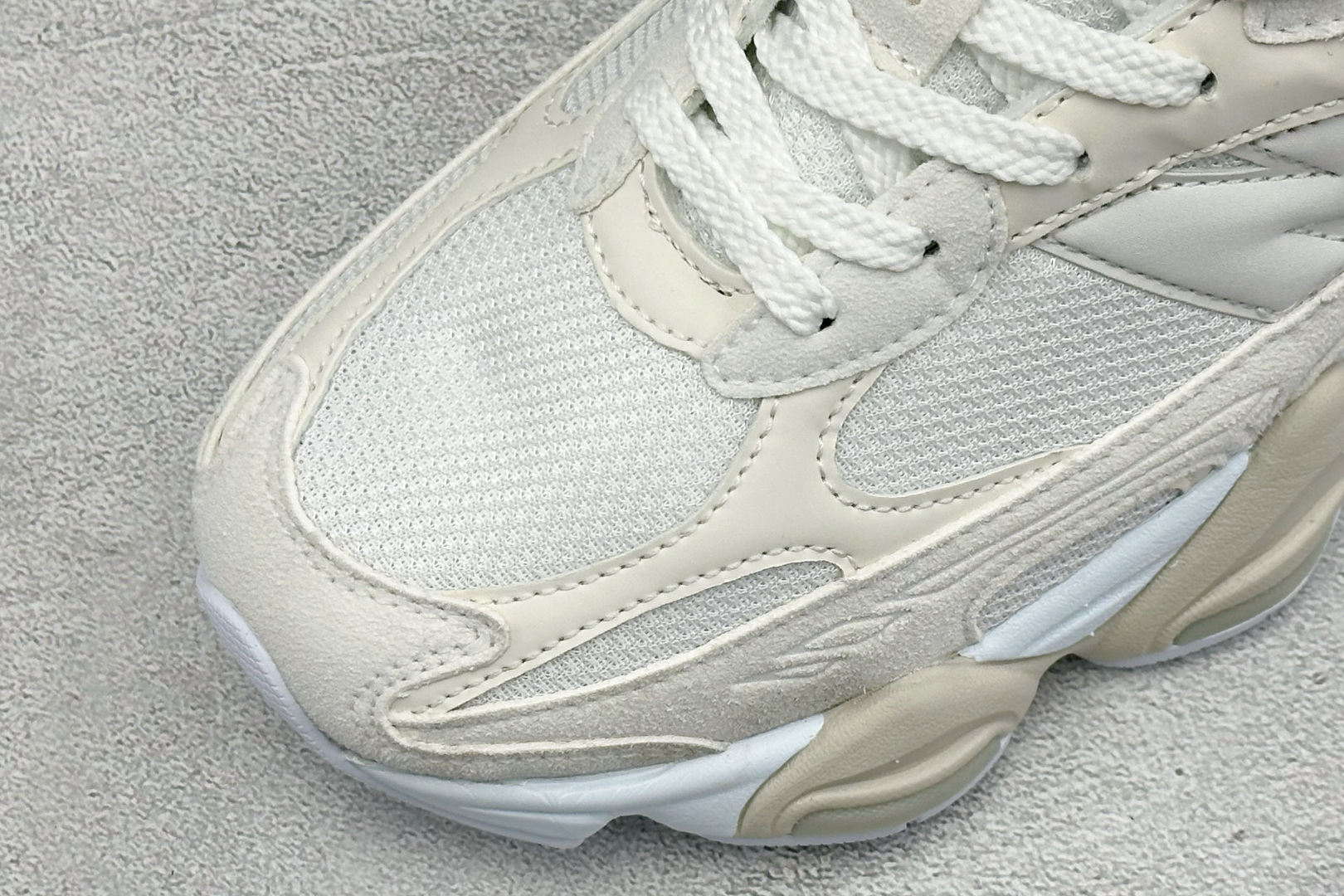 BF版New Balance 9060系列 新百伦 复古休闲运动慢跑鞋 鞋面大身由空间双格及磨砂鞋面拼接而生 采用大面积