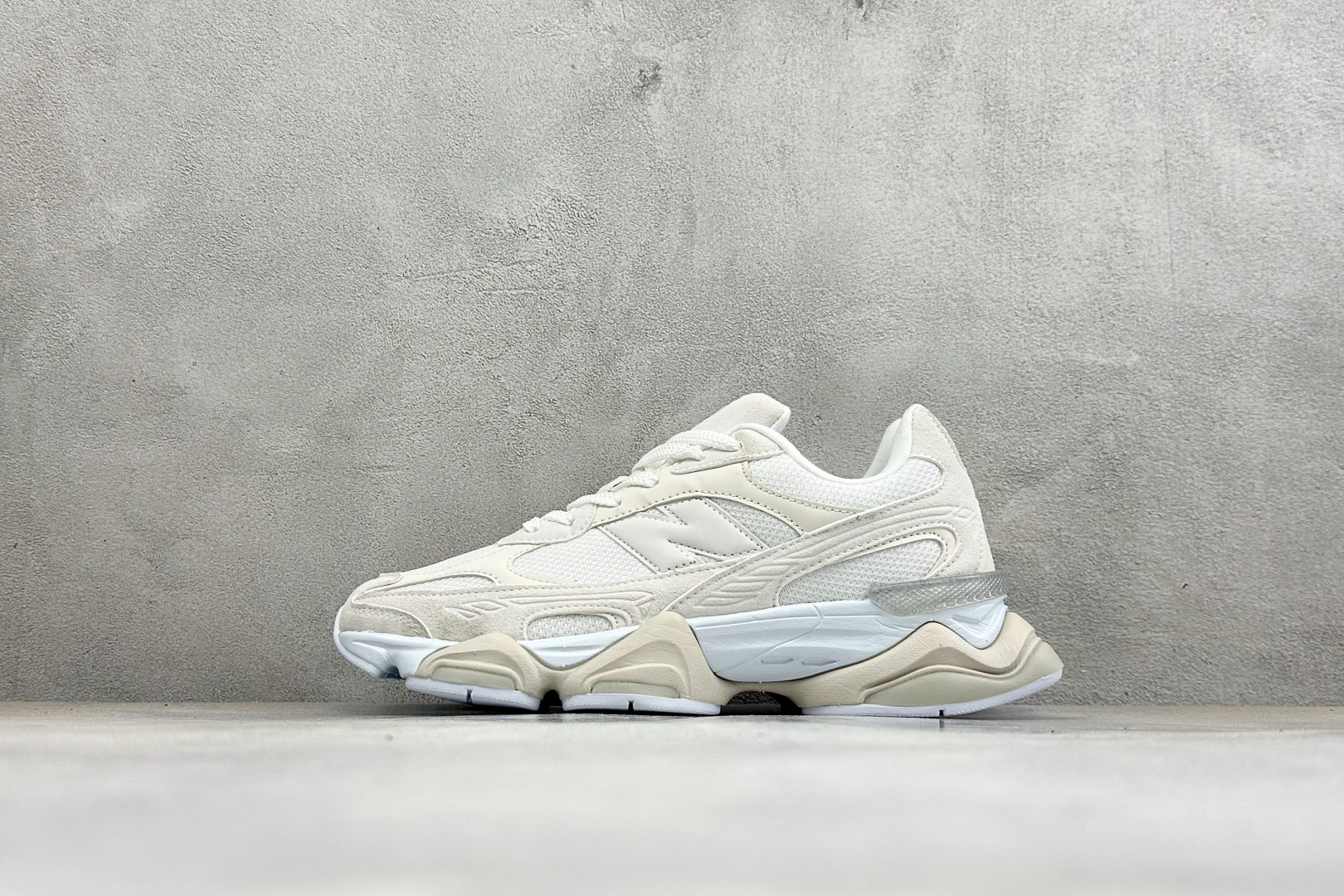 BF版New Balance 9060系列 新百伦 复古休闲运动慢跑鞋 鞋面大身由空间双格及磨砂鞋面拼接而生 采用大面积
