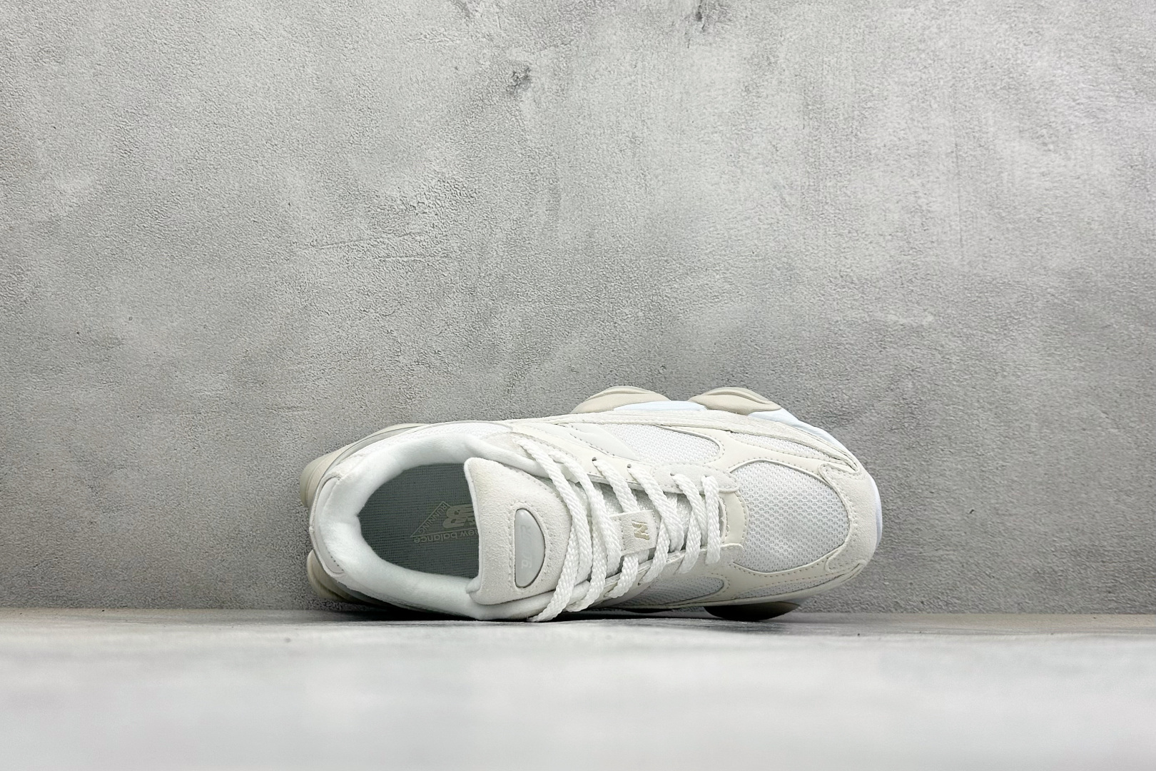 BF版New Balance 9060系列 新百伦 复古休闲运动慢跑鞋 鞋面大身由空间双格及磨砂鞋面拼接而生 采用大面积