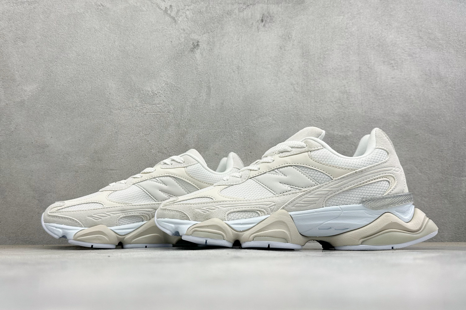 BF版New Balance 9060系列 新百伦 复古休闲运动慢跑鞋 鞋面大身由空间双格及磨砂鞋面拼接而生 采用大面积