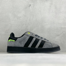 Adidas Originals Campus 00s 面包鞋 鞋身采用绒面皮料搭配常规皮革 质感上还是延续了经典 Ca Adidas Originals Campus 00s 面包鞋 鞋身采用绒面皮料搭配常规皮革 质感上还是延续了经典 Ca