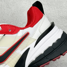 福利特价 W NIKE V2K RUN 减震防滑复古低帮跑步鞋 材质上使用大面积网眼 皮革 TPU 组成 支撑和透气性肯 福利特价 W NIKE V2K RUN 减震防滑复古低帮跑步鞋 材质上使用大面积网眼 皮革 TPU 组成 支撑和透气性肯