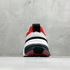 福利特价 W NIKE V2K RUN 减震防滑复古低帮跑步鞋 材质上使用大面积网眼 皮革 TPU 组成 支撑和透气性肯 福利特价 W NIKE V2K RUN 减震防滑复古低帮跑步鞋 材质上使用大面积网眼 皮革 TPU 组成 支撑和透气性肯