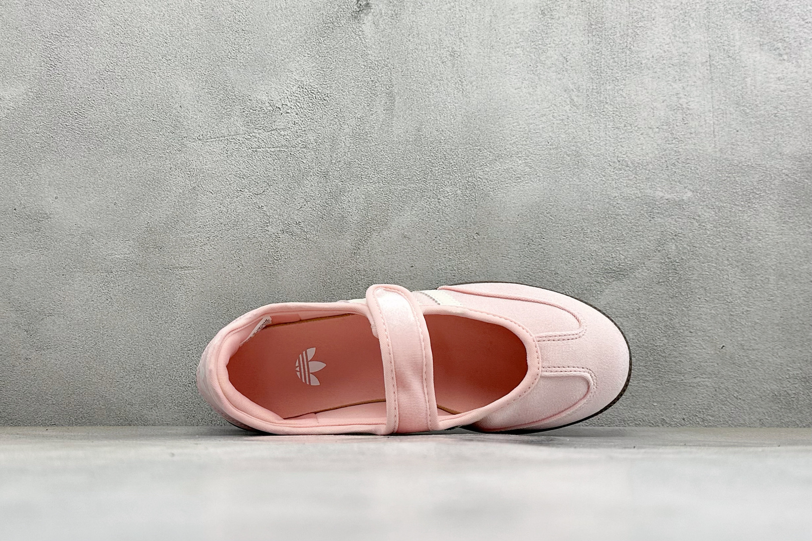 FX版Adidas三叶草SAMBA Jane W 玛丽珍鞋 该鞋款鞋面采用多种材料拼接(缝/车线) Superstar系