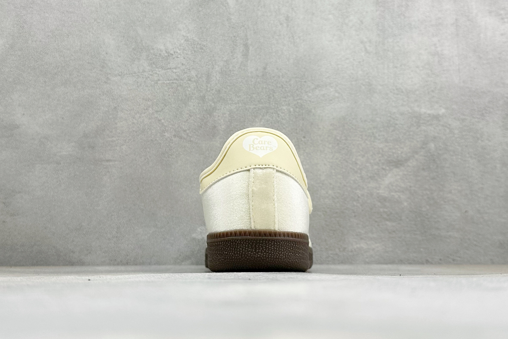 FX版Adidas三叶草SAMBA Jane W 玛丽珍鞋 该鞋款鞋面采用多种材料拼接(缝/车线) Superstar系
