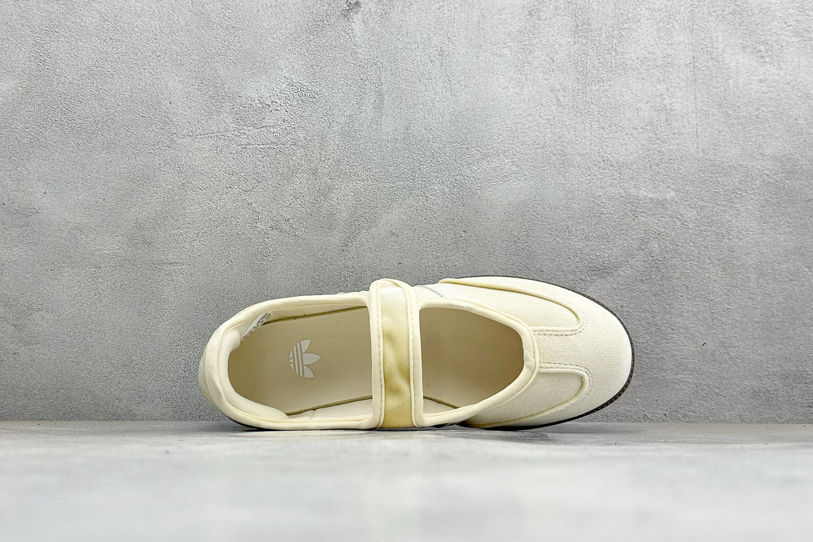FX版Adidas三叶草SAMBA Jane W 玛丽珍鞋 该鞋款鞋面采用多种材料拼接(缝/车线) Superstar系