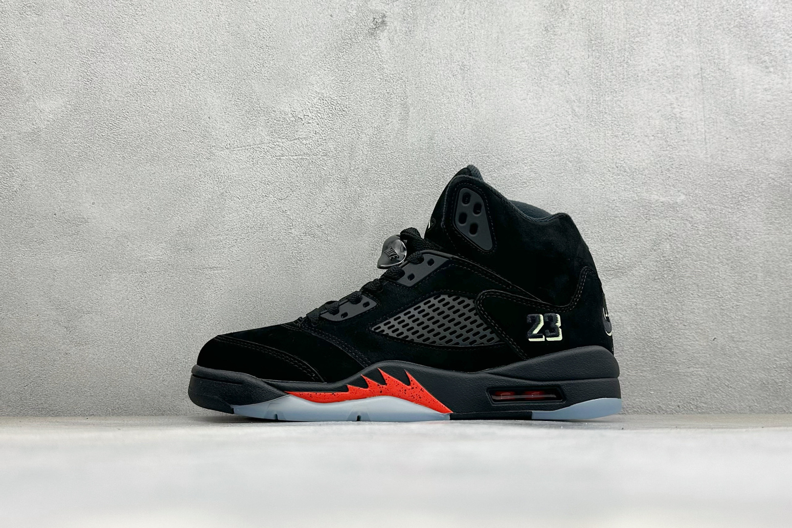 F版Air Jordan 5 Retro OG AJ5 乔5万圣节 #整鞋以黑色为主鞋面，中底火焰纹路；侧身23logo