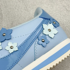 Nike Classic Cortez 耐克 经典轻便舒适 阿甘鞋休闲跑步鞋运动鞋 纯粹而执着的精神 使得Cortez种 Nike Classic Cortez 耐克 经典轻便舒适 阿甘鞋休闲跑步鞋运动鞋 纯粹而执着的精神 使得Cortez种