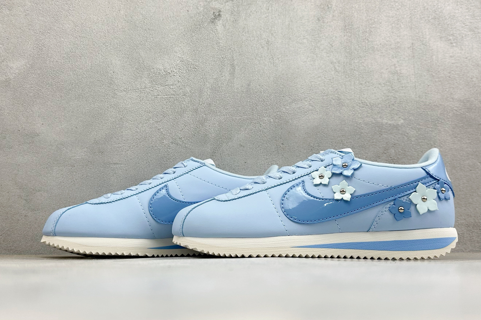 Nike Classic Cortez 耐克 经典轻便舒适 阿甘鞋休闲跑步鞋运动鞋 纯粹而执着的精神 使得Cortez种 Nike Classic Cortez 耐克 经典轻便舒适 阿甘鞋休闲跑步鞋运动鞋 纯粹而执着的精神 使得Cortez种