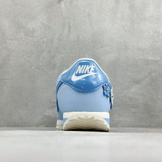 Nike Classic Cortez 耐克 经典轻便舒适 阿甘鞋休闲跑步鞋运动鞋 纯粹而执着的精神 使得Cortez种 Nike Classic Cortez 耐克 经典轻便舒适 阿甘鞋休闲跑步鞋运动鞋 纯粹而执着的精神 使得Cortez种