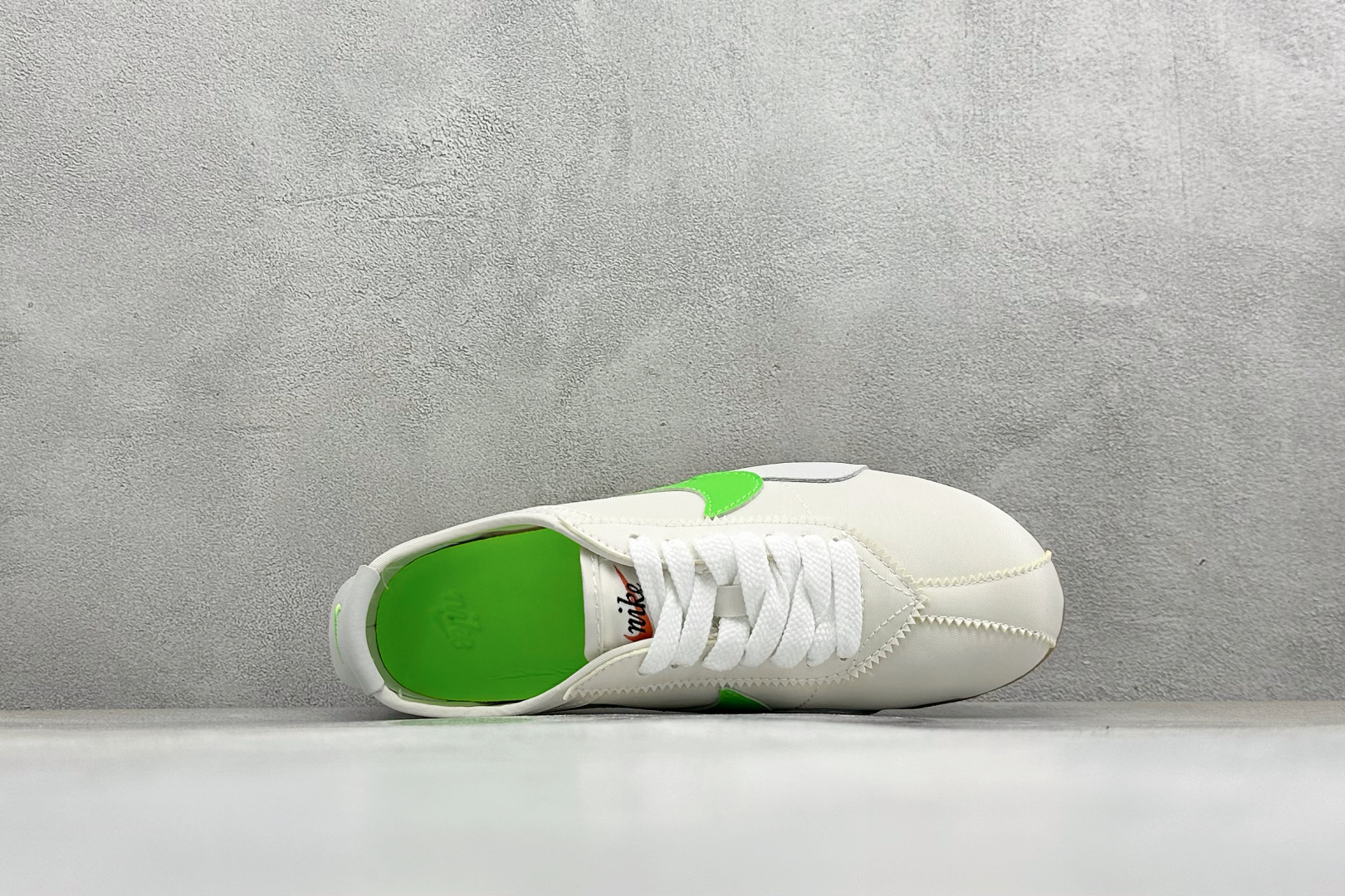Nike Moon Shoe OG Summit 耐克 柔软舒适防滑耐磨 低帮休闲板鞋 货号: II0407-102 尺