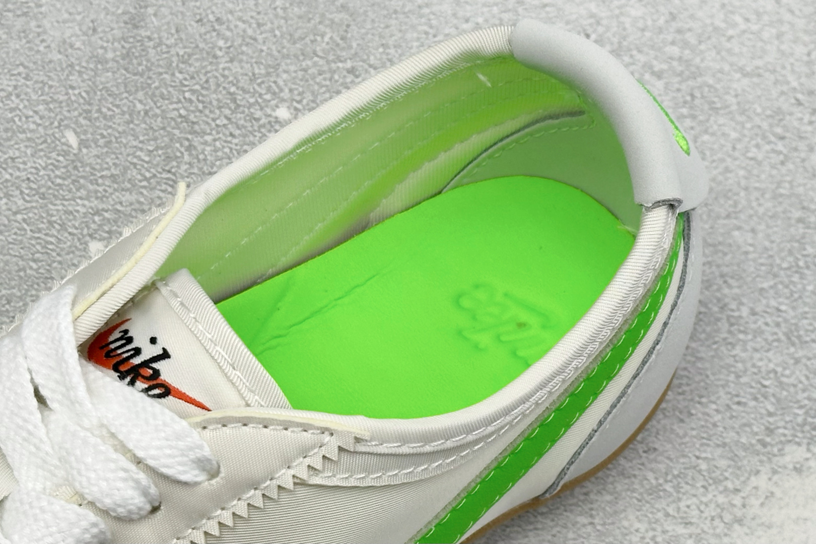 Nike Moon Shoe OG Summit 耐克 柔软舒适防滑耐磨 低帮休闲板鞋 货号: II0407-102 尺
