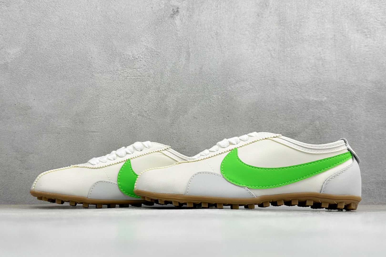 Nike Moon Shoe OG Summit 耐克 柔软舒适防滑耐磨 低帮休闲板鞋 货号: II0407-102 尺
