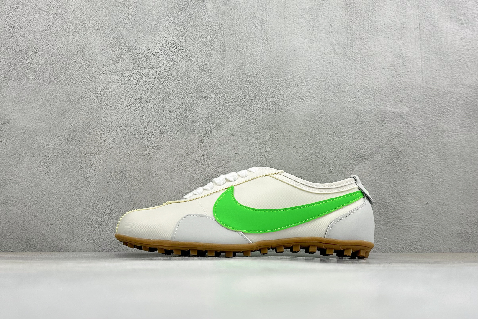 Nike Moon Shoe OG Summit 耐克 柔软舒适防滑耐磨 低帮休闲板鞋 货号: II0407-102 尺