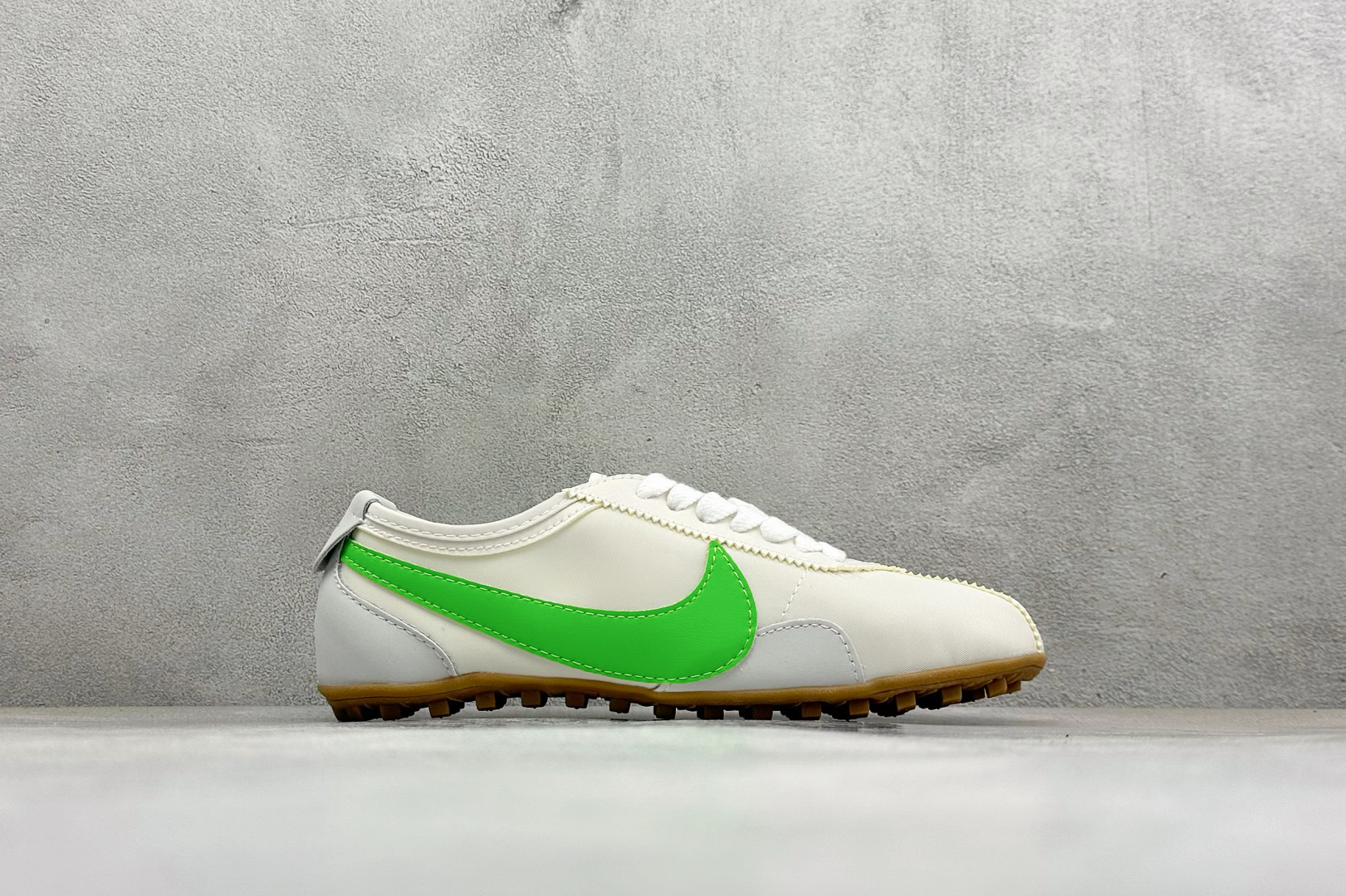 Nike Moon Shoe OG Summit 耐克 柔软舒适防滑耐磨 低帮休闲板鞋 货号: II0407-102 尺