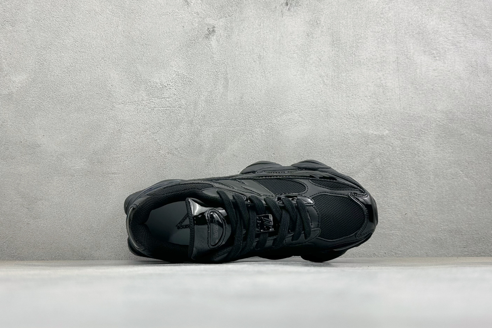 BF版New Balance 9060系列 新百伦 复古休闲运动慢跑鞋 鞋面大身由空间双格及磨砂鞋面拼接而生 采用大面积 BF版New Balance 9060系列 新百伦 复古休闲运动慢跑鞋 鞋面大身由空间双格及磨砂鞋面拼接而生 采用大面积