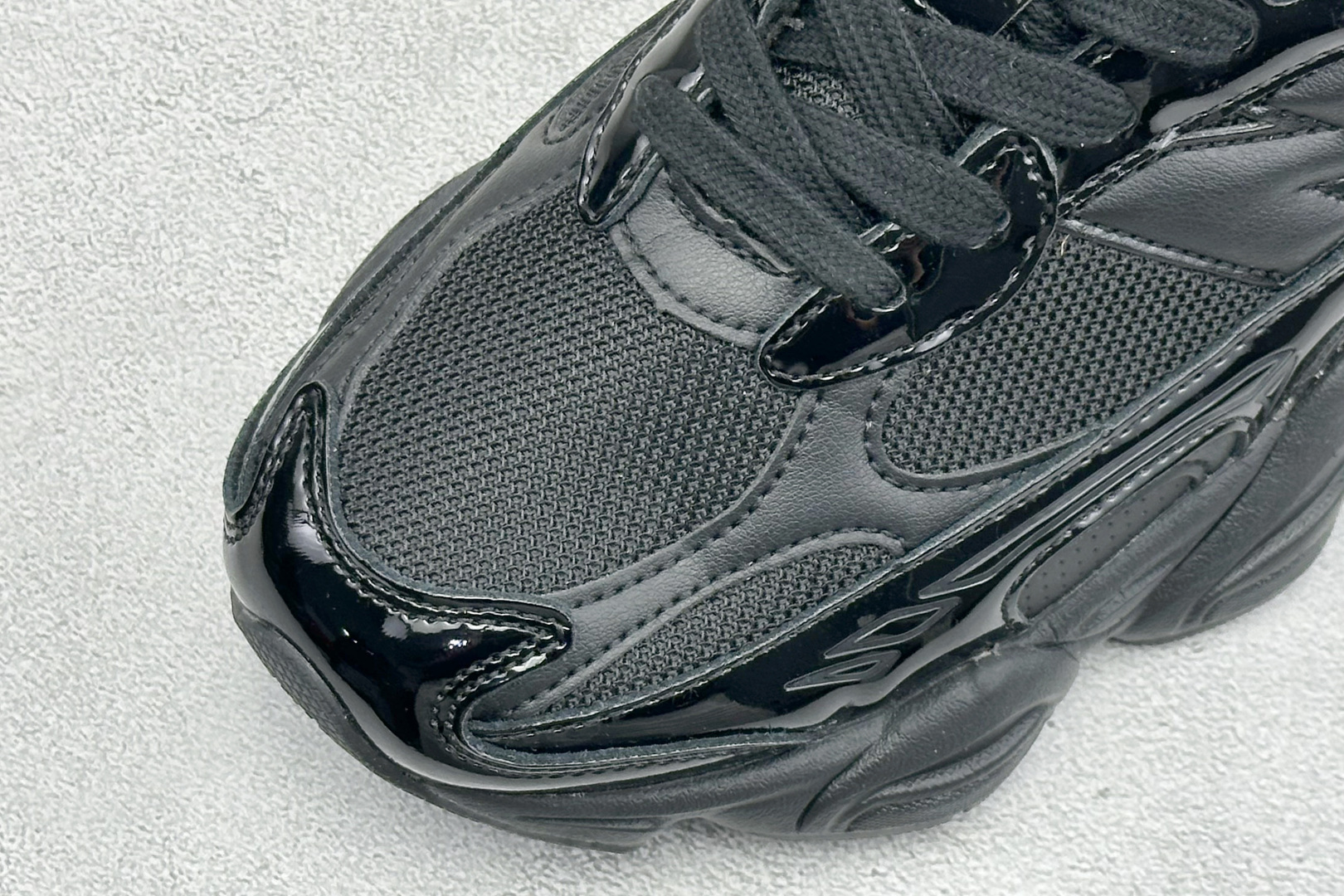 BF版New Balance 9060系列 新百伦 复古休闲运动慢跑鞋 鞋面大身由空间双格及磨砂鞋面拼接而生 采用大面积 BF版New Balance 9060系列 新百伦 复古休闲运动慢跑鞋 鞋面大身由空间双格及磨砂鞋面拼接而生 采用大面积