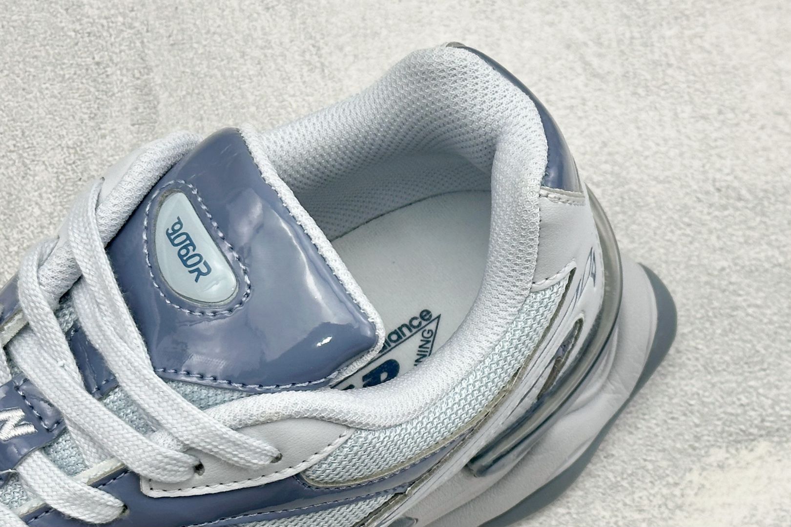 BF版New Balance 9060系列 新百伦 复古休闲运动慢跑鞋 鞋面大身由空间双格及磨砂鞋面拼接而生 采用大 BF版New Balance 9060系列 新百伦 复古休闲运动慢跑鞋 鞋面大身由空间双格及磨砂鞋面拼接而生 采用大
