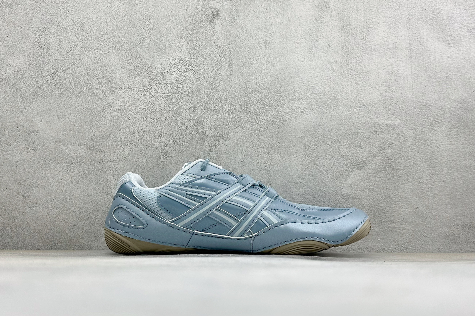 ZH版Asics Hypersync 亚瑟士 薄底德训 时尚经典透气包裹性轻便 低帮休闲板鞋 以复古之名 解锁街头新表达 ZH版Asics Hypersync 亚瑟士 薄底德训 时尚经典透气包裹性轻便 低帮休闲板鞋 以复古之名 解锁街头新表达