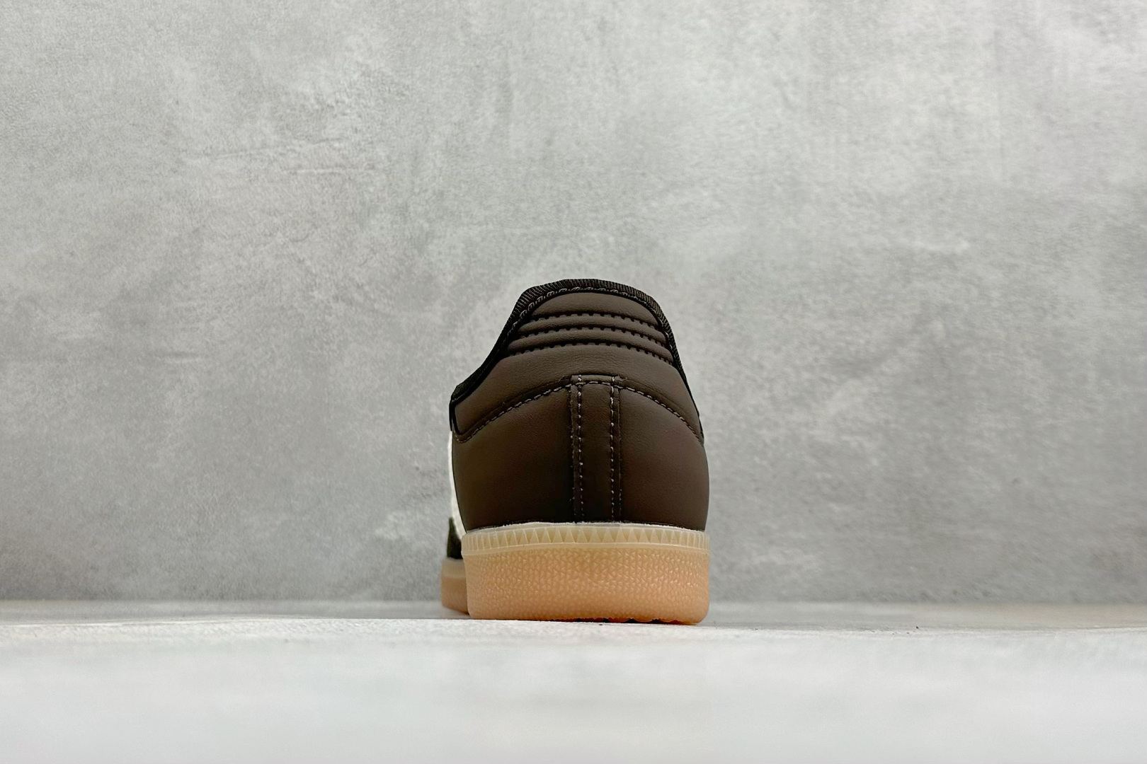 FX版Adidas三叶草SAMBA Jane W 玛丽珍鞋 该鞋款鞋面采用多种材料拼接(缝/车线) Superstar系 FX版Adidas三叶草SAMBA Jane W 玛丽珍鞋 该鞋款鞋面采用多种材料拼接(缝/车线) Superstar系