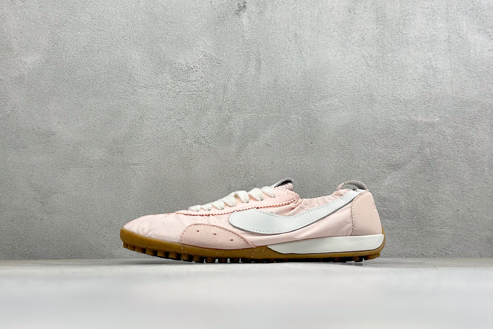 D版Jacquemus x Nike Moon Shoe SP 网红薄底低帮生活休闲鞋 #鞋面采用柔软的尼龙材质与麂皮拼