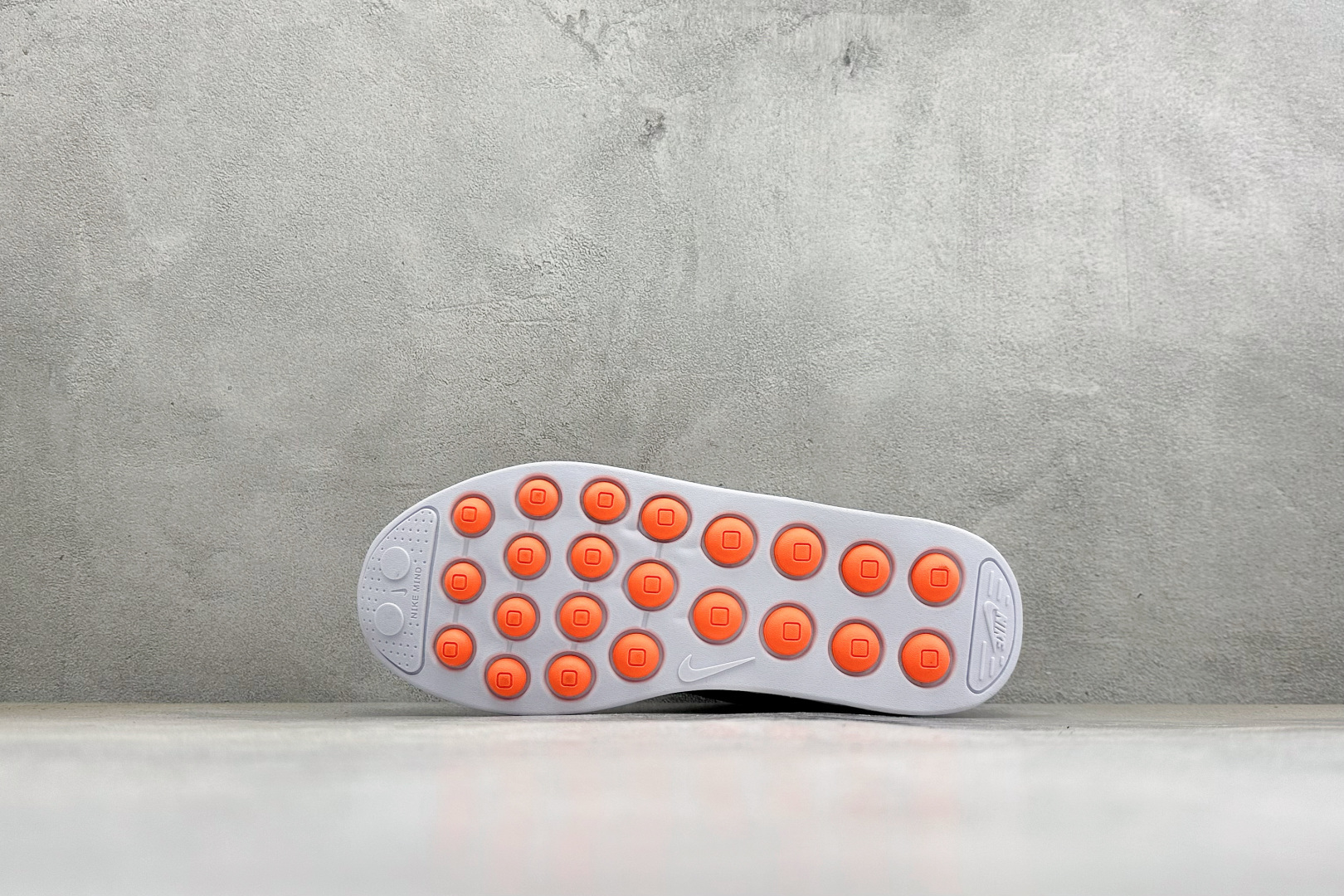 Y版NIKE AIR MAX I MIND 舒适百搭 防滑耐磨 低帮生活休闲鞋 货号：HQ1808-105 尺码：36-