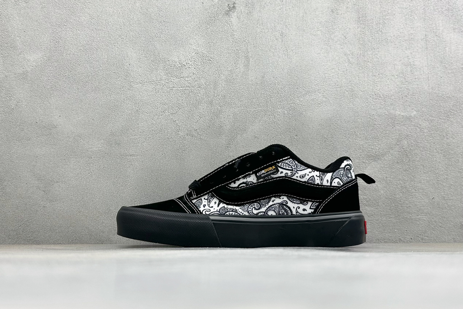 Vans Knu Skool Cordura 腰果花 美式复古滑板休闲胖胖面包鞋 鞋面采用反毛皮拼接高密度帆布 触感细腻