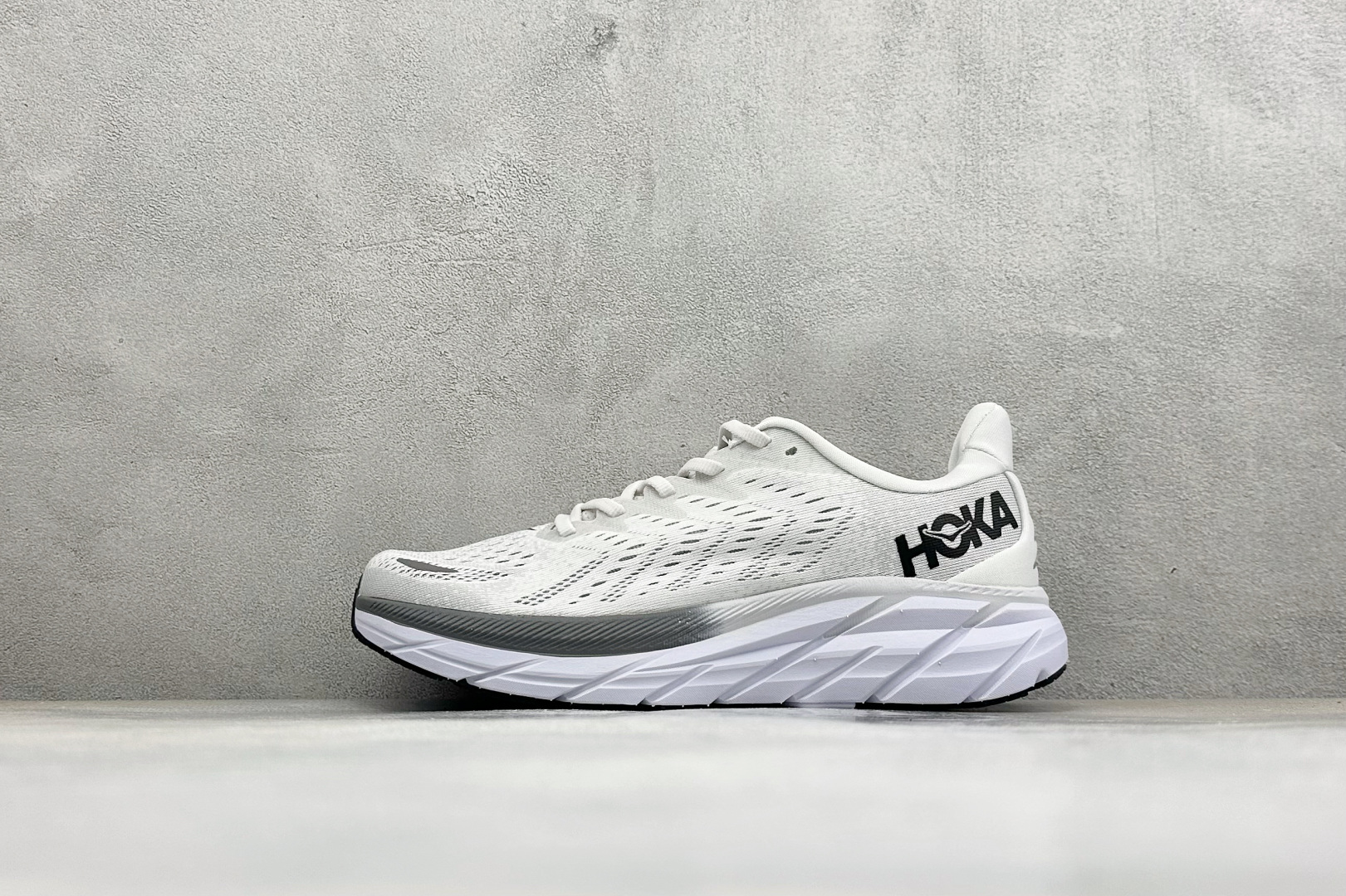 福利特价 Hoka One One Clifton 8 公路减震防滑休闲跑鞋 货号：-LRNC 尺码：36-45 