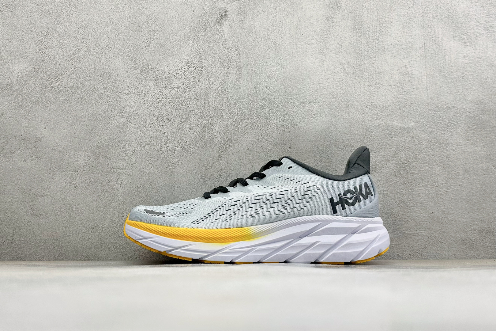 福利特价 Hoka One One Clifton 8 公路减震防滑休闲跑鞋 货号：-LRNC 尺码：36-45 