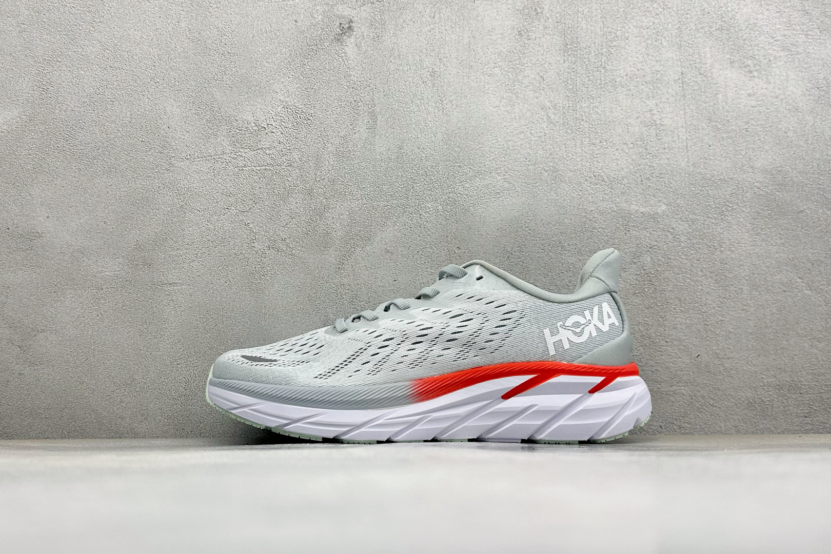 福利特价 Hoka One One Clifton 8 公路减震防滑休闲跑鞋 货号：-LRNC 尺码：36-45 