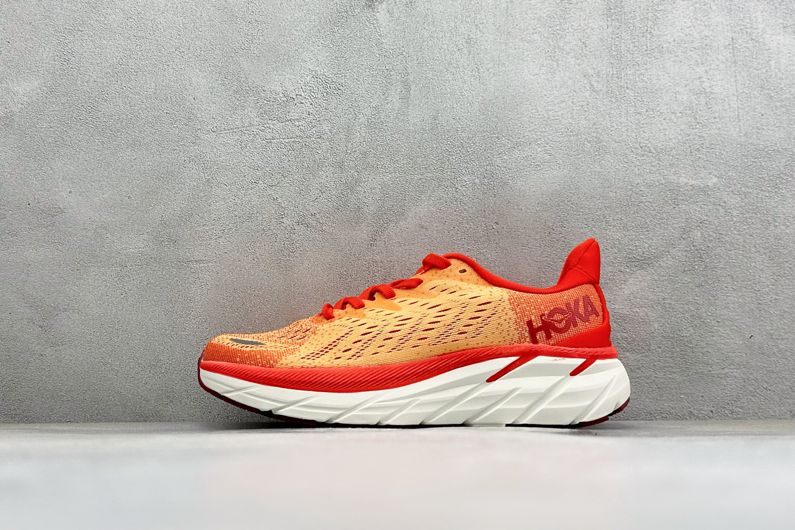 福利特价 Hoka One One Clifton 8 公路减震防滑休闲跑鞋 货号：-LRNC 尺码：36-45 