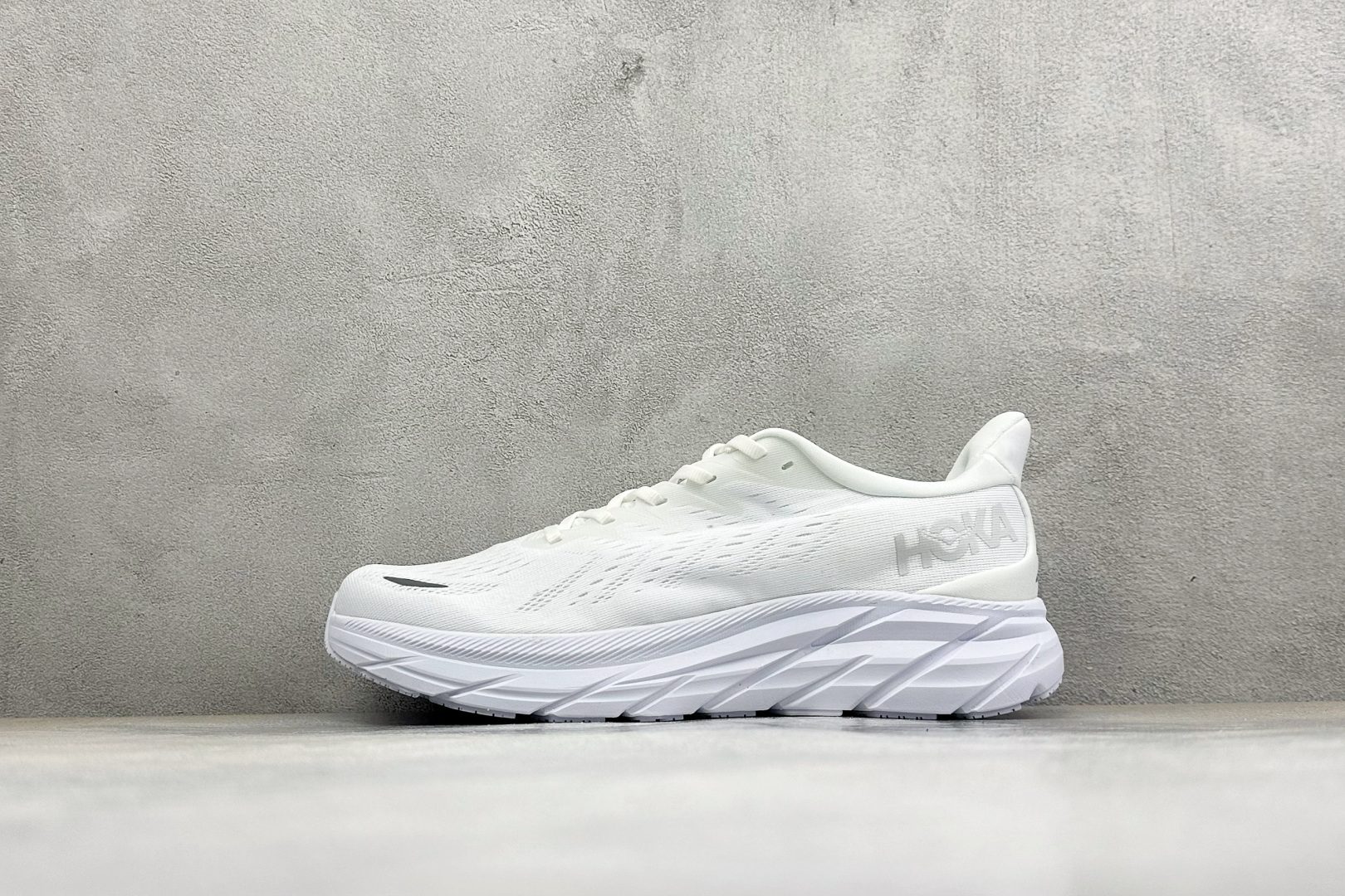 福利特价 Hoka One One Clifton 8 公路减震防滑休闲跑鞋 货号：-LRNC 尺码：36-45 