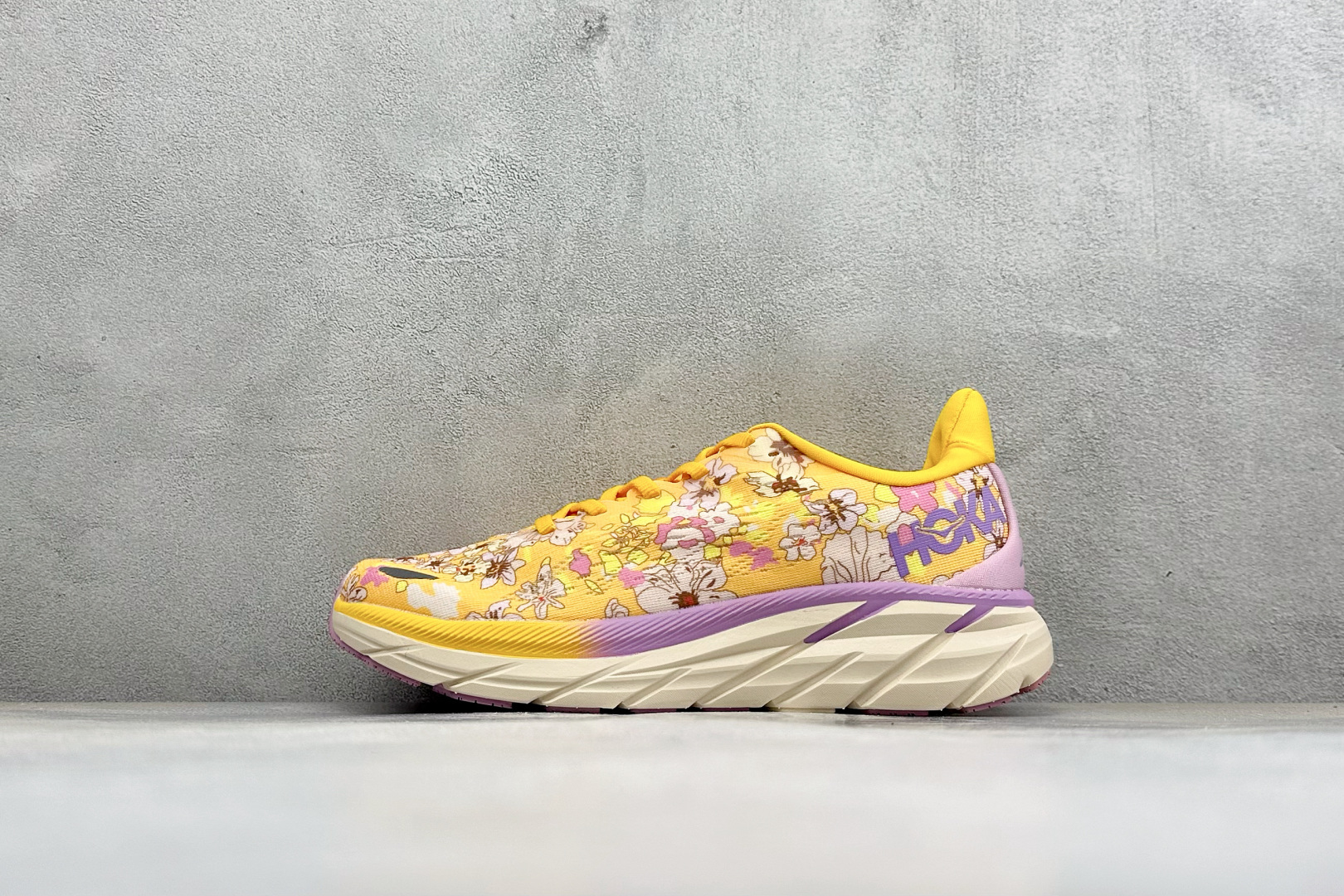 福利特价 Hoka One One Clifton 8 公路减震防滑休闲跑鞋 货号：-LRNC 尺码：36-45 